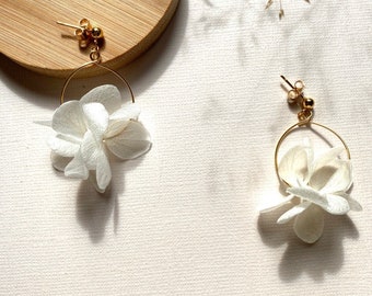 Stabilized natural flower earrings wedding accessories bride witness special gift--HEIDI off-white