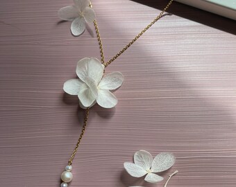 stabilized natural flower pendant necklace + freshwater pearls wedding accessories special gift--GRACE white