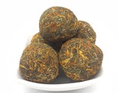 Marigold Chew Balls - Pack of 6 - Natural Hay and Flower Treat - Guinea Pigs, Rabbits, Chinchillas and Small Pets