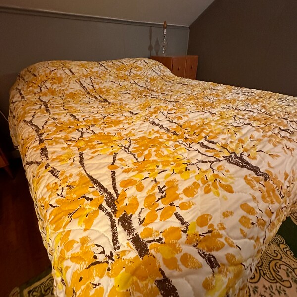 Vintage JCPenney Quilted Bedspread - 1970s Yellow Aspen Trees Coverlet - Fashion Manor Queen King Comforter - 70s Bedroom - Retro Bedding