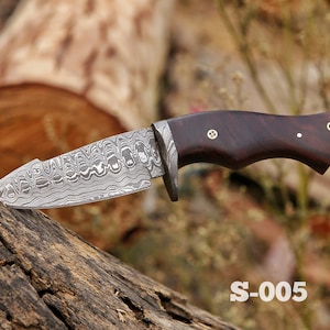 Handmade Damascus Steel Hunting Knife: Rosewood Handle, Leather Sheath