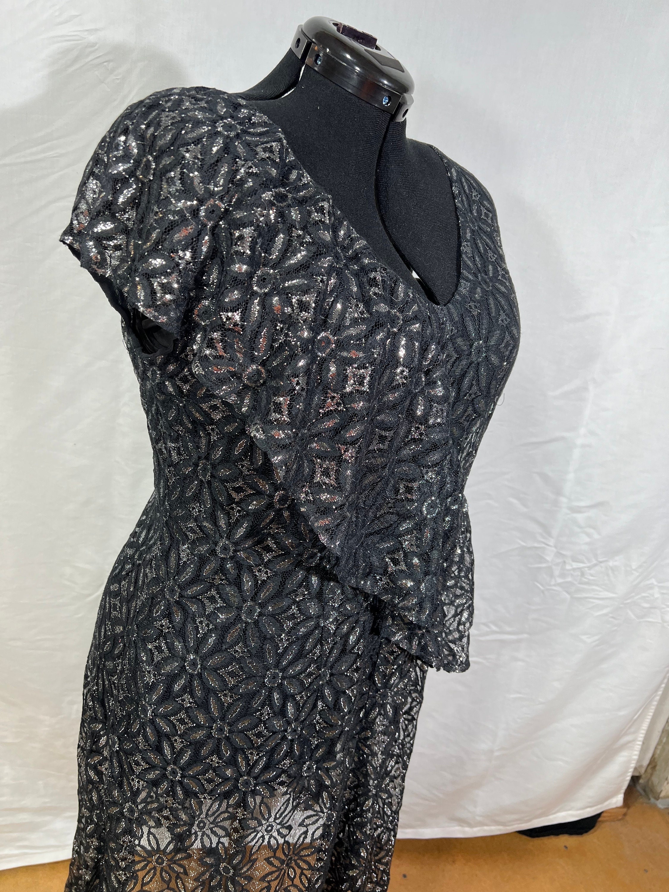 Metallic Black and Silver Lace Dress, Below the Knee Length, Cap Sleeve, Ruffled, V-neck, Unlined 70s 80s 90s Vintage Cocktail Party Dress - Etsy Metallic Black and Silver Lace Dress, Below the Knee Length, Cap Sleeve, Ruffled, V-neck, Unlined 70s 80s 90s Vintage Cocktail Party Dress - Etsy