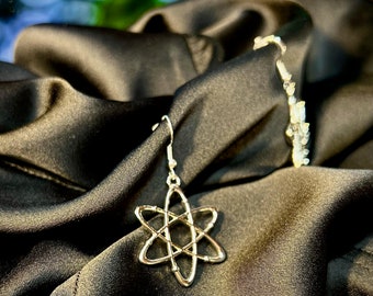 Atom Ohrringe mit Sterling Silber Haken / Wissenschaft Ohrring / Ohrringe für Erzieher / Geschenke für Lehrer