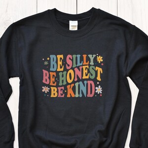 Shirt Be Kind, positief sweatshirt, shirt esthetiek Be Kind, shirt geestelijke gezondheid, inspirerend sweatshirt, shirt gelijkheid, shirt vriendelijkheid