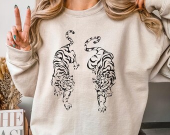 Tiger Graphic Sweatshirt, Vintage Animal Print Oversized Jumper