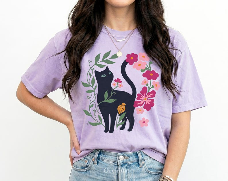 Maglietta con gatto nero, abbigliamento Whimsigoth, maglietta cottagecore scura, grafica botanica folk art immagine 2
