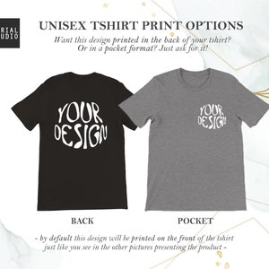 K&ouml;nnte beinhalten: Schwarze und graue Unisex-T-Shirts mit dem Aufdruck "YOUR DESIGN". Das Bild zeigt die Druckoptionen f&uuml;r R&uuml;cken und Tasche. Der Text "UNISEX TSHIRT PRINT OPTIONS" steht oben.
