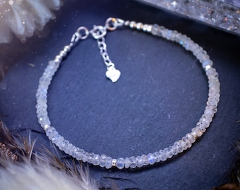 Zierliches, Regenbogen Mondstein Perlenarmband, Juni Geburtsstein, Geschenk für Kristallliebhaber