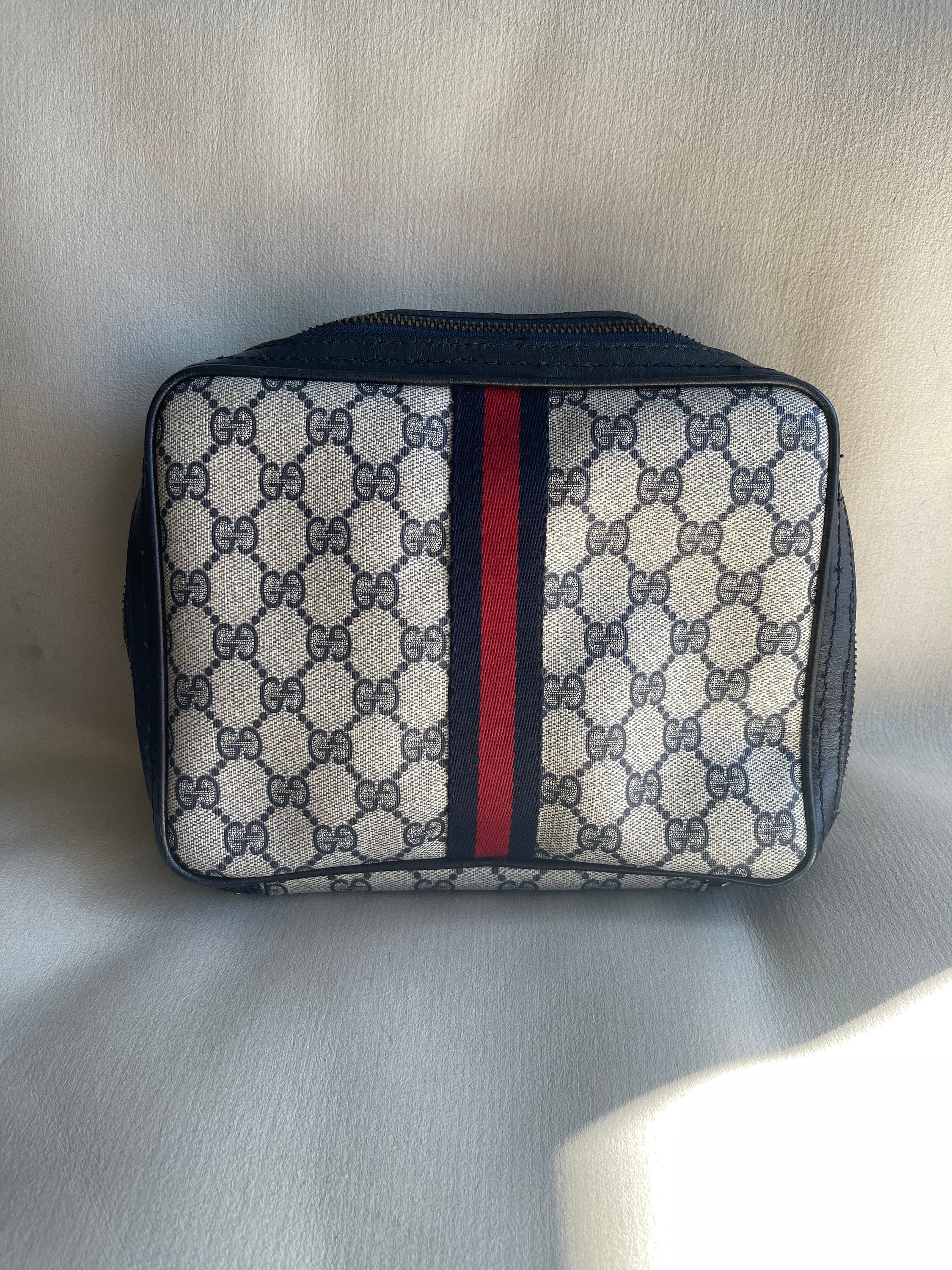 💯authentic Gucci vintage cosmetic bag