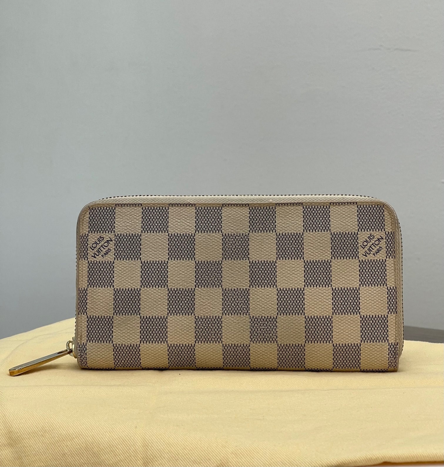 Authentic LOUIS VUITTON Damier Azur Zippy Wallet