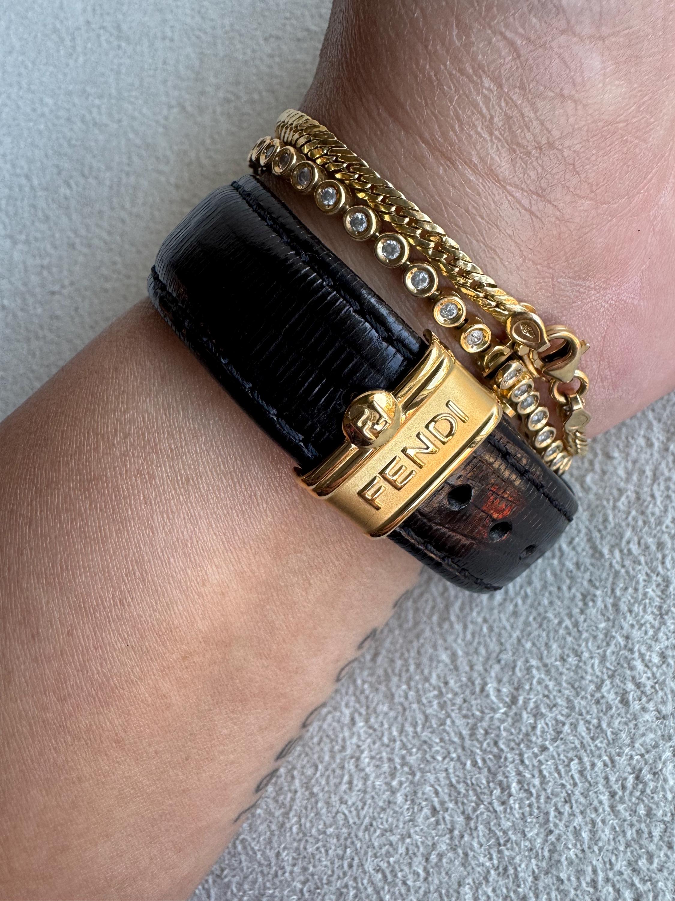 アナログ腕時計 FENDI Watches Women Leather Black Vintage FENDI Quartz Watch With Leather Strap (unisex Style