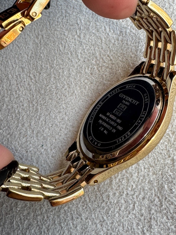 681【美品】GIVENCHY 箱付き レディース 時計 ゴールド ホワイト 681【美品】GIVENCHY 箱付き レディース 時計 ゴールド ホワイト