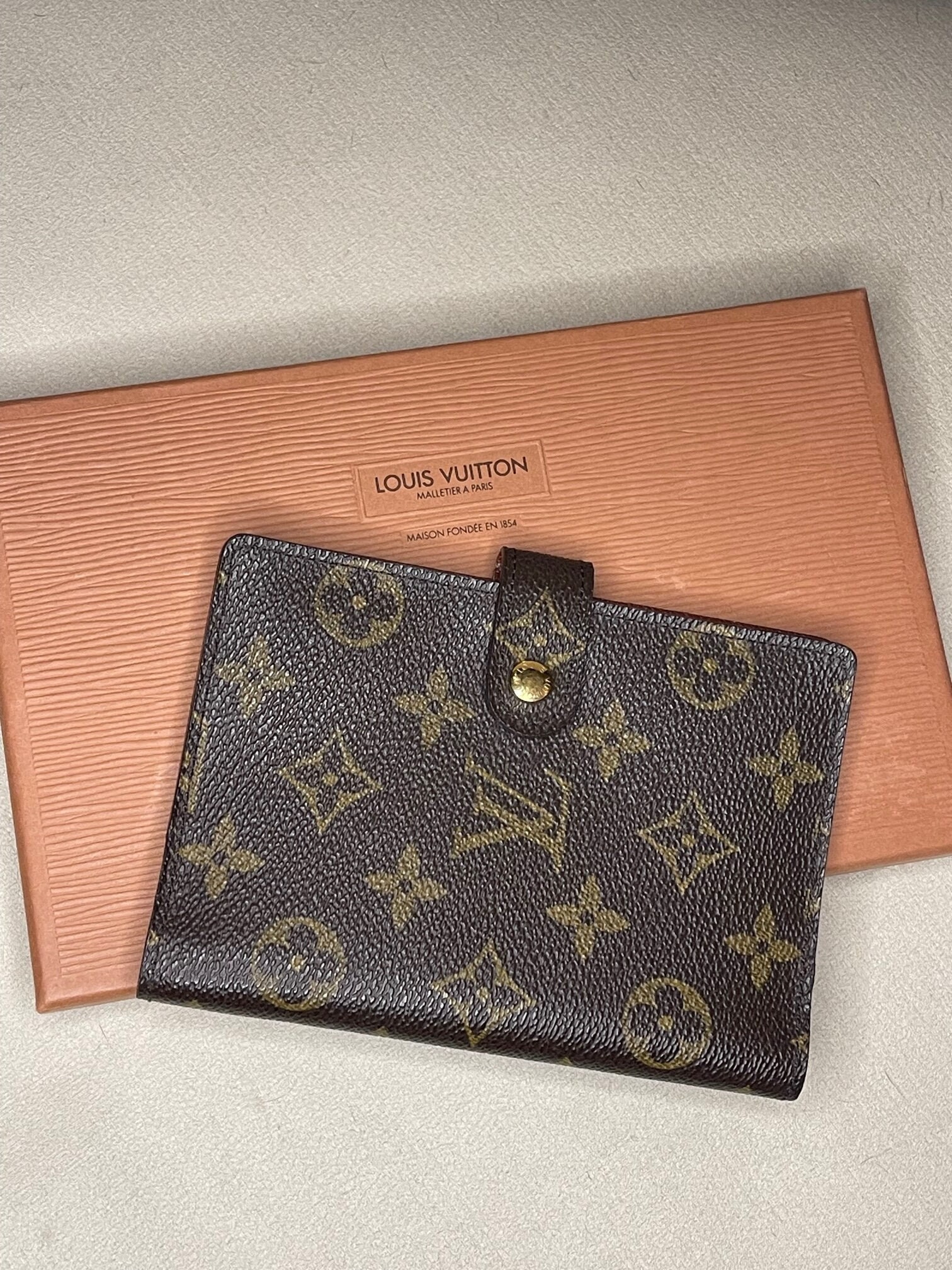 Louis Vuitton Medium Ring Agenda Cover Vuittonite Monogram