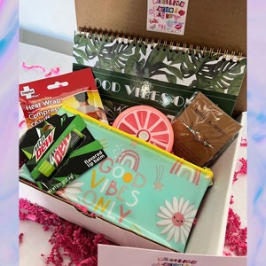Positive Period Packs GOOD GREEN VIBES Teen Period Starter Kit, Trendy Curated Gift Box, Unique and Fun Items! 10+ Gifts, Pamper Box
