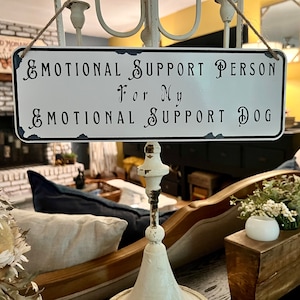 Osoba wspierająca emocjonalnie dla mojego psa wspierającego emocjonalnie 4"x12" Metalowy znak, prezent dla miłośnika psów, zdrowie psychiczne, pies terapeutyczny, pies ze schroniska