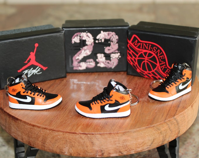 mini jordan sneaker keychain
