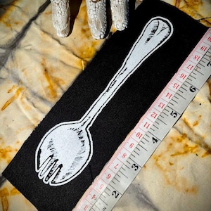 Parche punk para coser o de bolsillo con forma de tenedor de tamaño natural