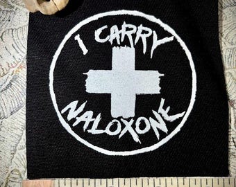Llevo un parche punk de naloxona para coser. El Narcan salva.