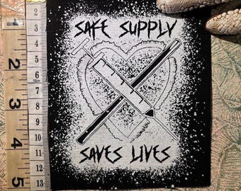 Un approvisionnement sûr sauve des vies en cousant un écusson punk