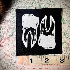 歯2本分のミニ縫い付けパンクパッチ