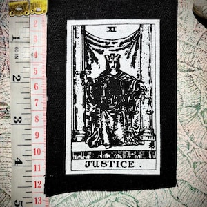 Tarot judiciaire | patch punk | carte de tarot | Cavalier Waite | choses magiques | arcanes majeurs | occulte | croûte punk | Horreur | gothique punk |