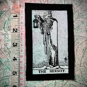 The Hermit-tarotkaart naai op punkpatch
