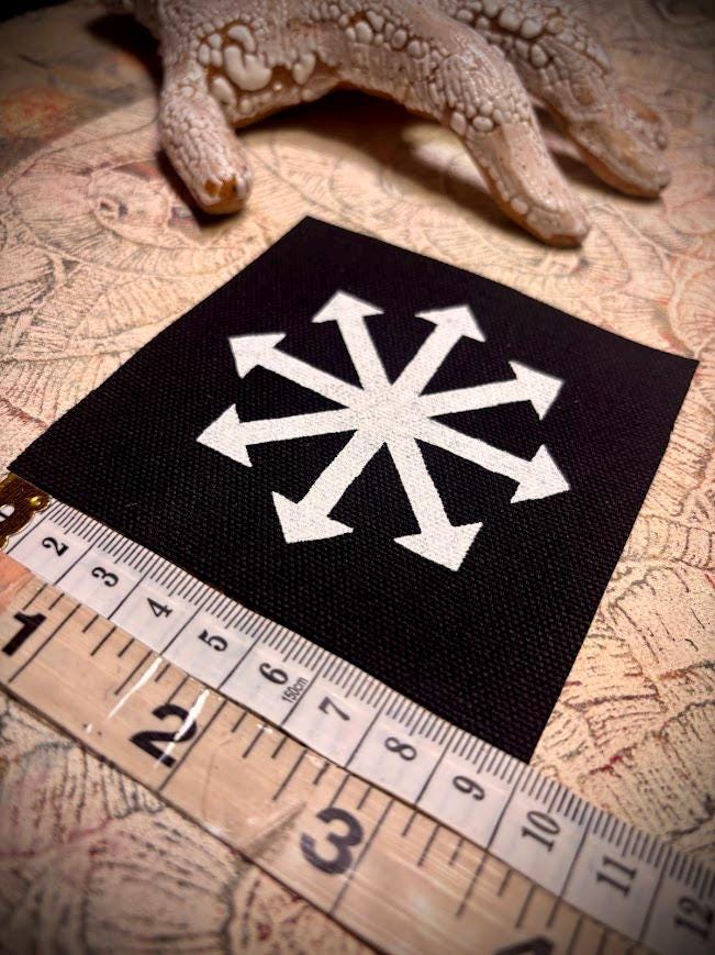 Subdued Chaos Star Morale Patch – Ricamo Tattico Con Simbolo Di Otto Frecce E Croce, 7,5 Cm, Con Attacco A Strappo, Per Uniformi E Giacche