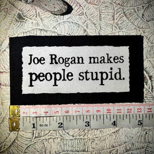 Joe Rogan sprawia, że ludzie głupieją, przyszywając punkową naszywkę