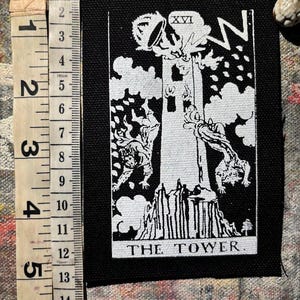 Écusson à coudre La tour des cartes de tarot. pour les gilets de combat punk occultes, les vestes de sorcière croustillantes, les sacs à dos gothiques d'horreur