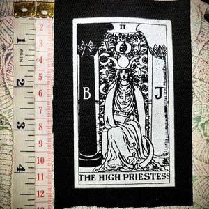 Hogepriesteres | punkpatch |tarotkaart | Rider Waite | Grote Arcana | occulte | heksen dingen | korstpunk | gothicpunk | stoffen patch