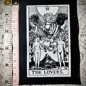 Les amants | patch punk | carte de tarot | patch en tissu | arcanes majeurs | Cavalier Waite | occulte | sorcière | gothique | horreur | sorcellerie