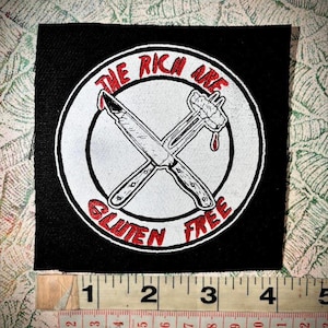Los ricos son sin gluten, parche punk para coser