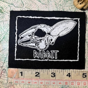 Konijnenschedel met oren naaien gothicpunkpatch