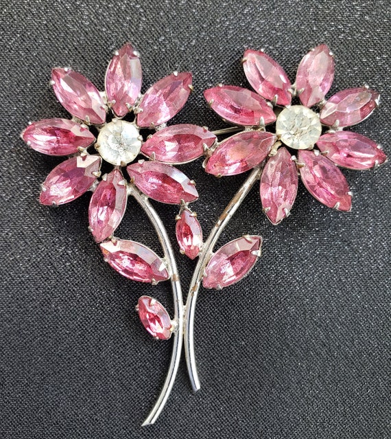 Vintage pink rhinestone flower brooch
