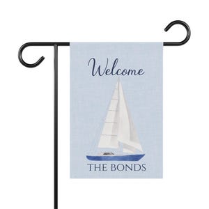 Nautische zeilboot welkomsthuisbanner, gepersonaliseerde naam dubbelzijdige tuinvlag, welkomstdecoratie strandhuis, decor meerhuis