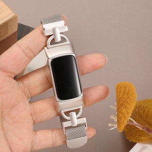 Stainless Steel Magnetic Band for Fitbit Charge 6 Band/Fitbit Charge 5 Band Women, Slim Metal Mesh Loop Wristband for Charge 6/5 Smartwatch