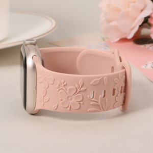 Floral Engraved Bands Apple Watch Band 40mm 41mm 38mm 42mm 44mm 45mm 49mm Women,Silicone Embossed Cherry Blossoms Band iWatch Series 9 8 7-1 Różowy