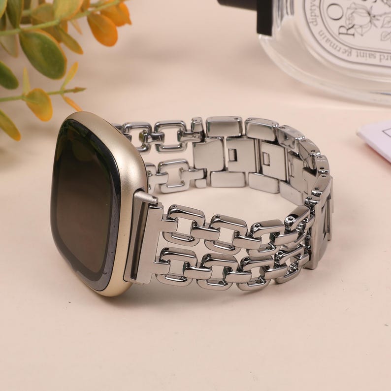 slim chain link design Fitbit Versa band