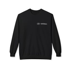 Könnte beinhalten: Schwarzer Langarm-Pullover mit einem weißen Logo, das "MACRODATA REFINEMENT" in einem Kreis zeigt.