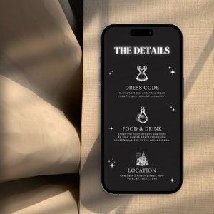 Puede incluir: Una pantalla de tel&eacute;fono inteligente negra que muestra una superposici&oacute;n de texto blanco con el t&iacute;tulo "THE DETAILS". El texto incluye los encabezados "DRESS CODE", "FOOD & DRINK" y "LOCATION" con iconos y detalles correspondientes.