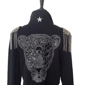 CUSTOMIZED Statement blazer court avec applications d’épaule UNIKAT - noir taille M - recadré Festival Jga Grunge BLACK Panther Leopard