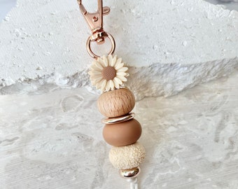 Cream Daisy keychain | Keys accessories | Silicone beaded keychain | Accessories for women