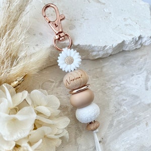 Nanna White Daisy keychain | Gifts for Nan | Nanna gift | Silicone beaded keychain | Accessories for women | Mother’s Day gift for Nan