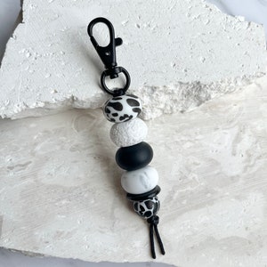 Black & White Floral Embossed keychain | Keys accessories | Silicone beaded keychain | Accessories for women