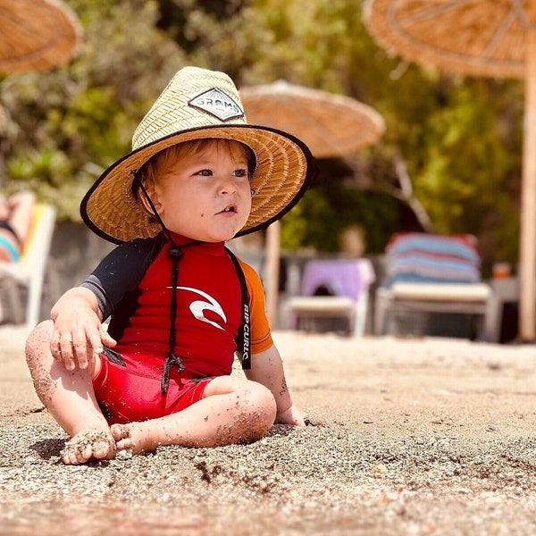 Straw surfer wide-brim sun hat for toddlers.