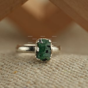 Raw Emerald Ring in 925 Sterling Silver, Real Raw Emerald Ring, Handmade Rough Emerald Ring, Valentine&#39;s Day Jewelry, Ring For Women