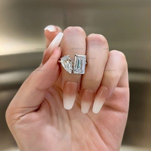 Double Stone Engagement Ring Toi Et Moi Wedding Ring 14K Gold Handmade Two Stone Couple Moissanite Wedding Ring Emerald And Pear Cut Diamond