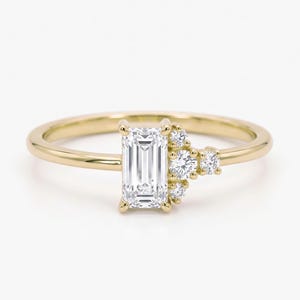 Bague en or 14 carats en moissanite taille baguette, cadeau d'anniversaire de bande géométrique texturé texturé, brillant et minimaliste à empiler