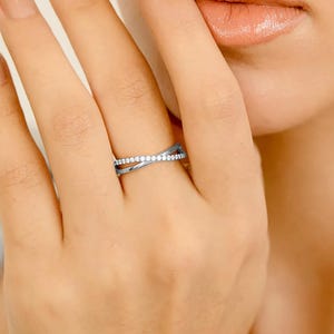 Crossover Eternity Ring, 10k Gold Round Moissanite Criss Cross Eternity Engagement Ring, 14k Gold Moissanite Overlap Eternity Wedding Ring