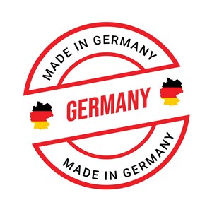 Może przedstawiać: Okrągła czerwono-biała pieczątka z tekstem "Made in Germany" i "Germany" w kolorze czarnym. Pieczątka zawiera r&oacute;wnież mały obrazek flagi niemieckiej.